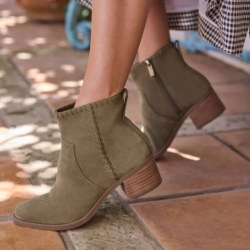 Women Delilah Heeled Boot Women Delilah Heeled Boot