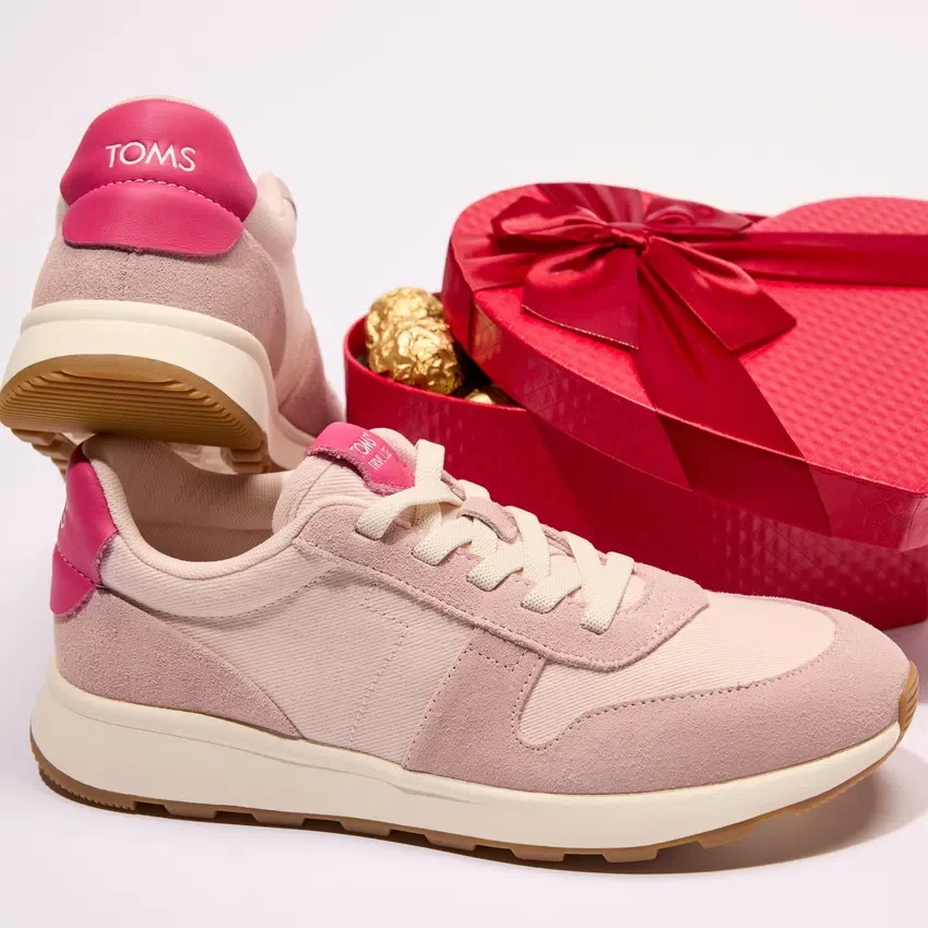 Women TRVL LITE Retro Runner Sneaker Women TRVL LITE Retro Runner Sneaker