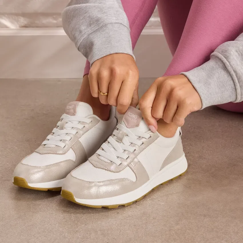 Women TRVL LITE Retro Runner Sneaker Women TRVL LITE Retro Runner Sneaker